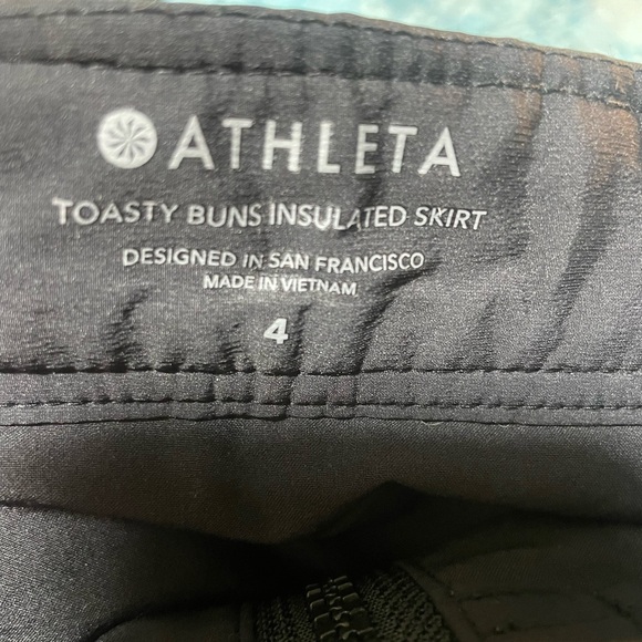 Athleta Toasty Buns insulated mini skirt - Picture 5 of 5